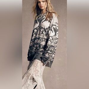 Z5. New Free People We The Free Swans Nouvelle  tunic sweater